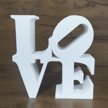 Escrita Love Branco em impressão 3D